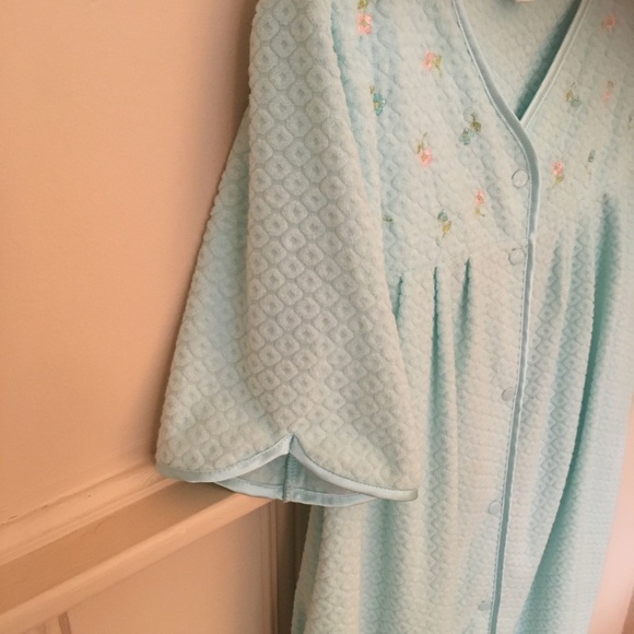 Womens short robe/duster - Picture 5 of 5
